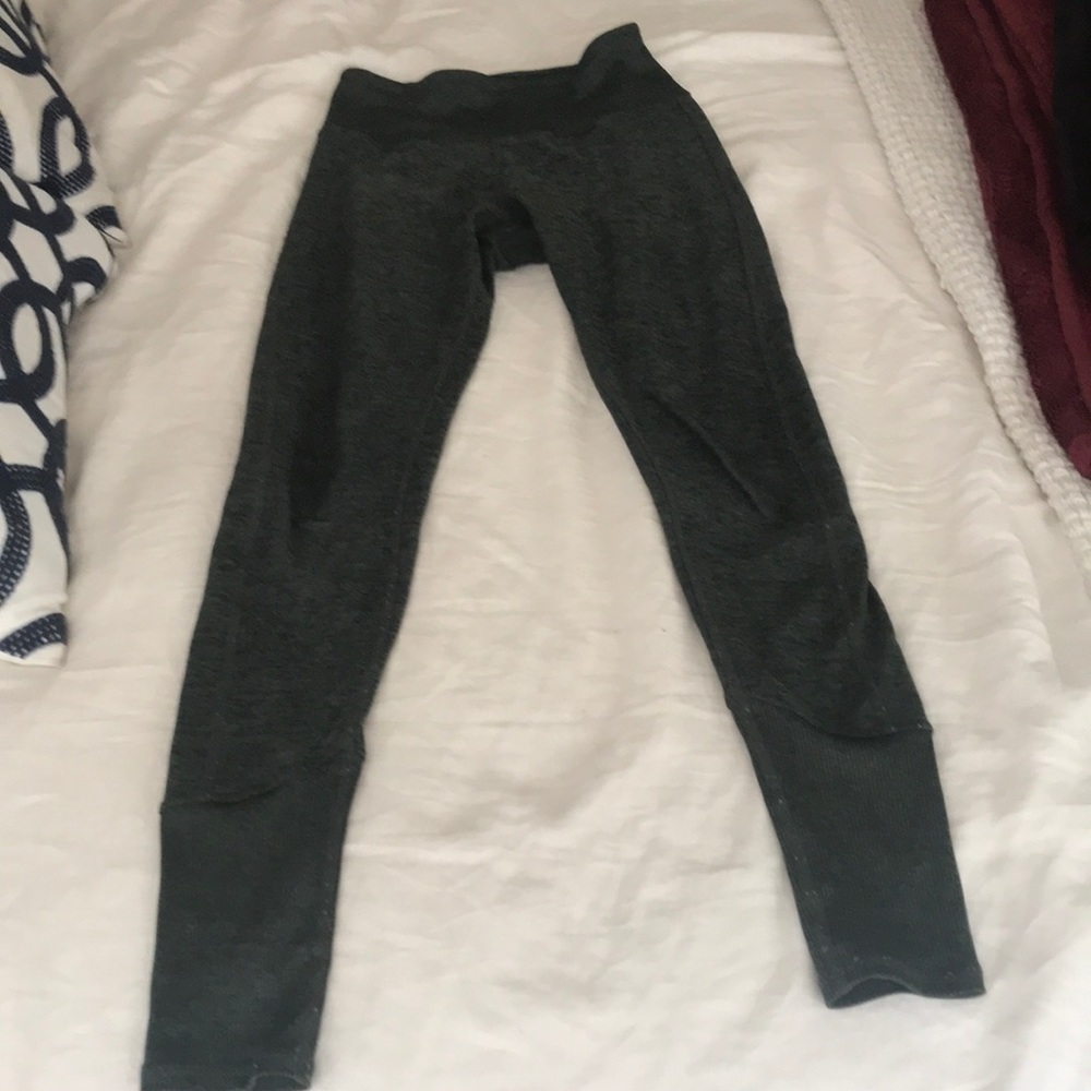 Alo soft lounge leggings in hunter